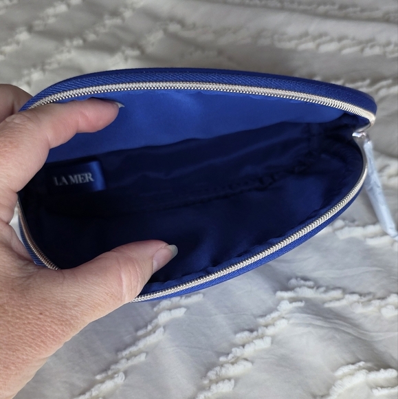 La Mer Blue Cosmetic Bag with Structured Design - Picture 4 of 4